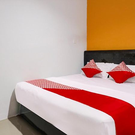 Super Oyo Capital O 93076 Batam Backpacker Guesthouse 2 Pembunuh Exterior photo
