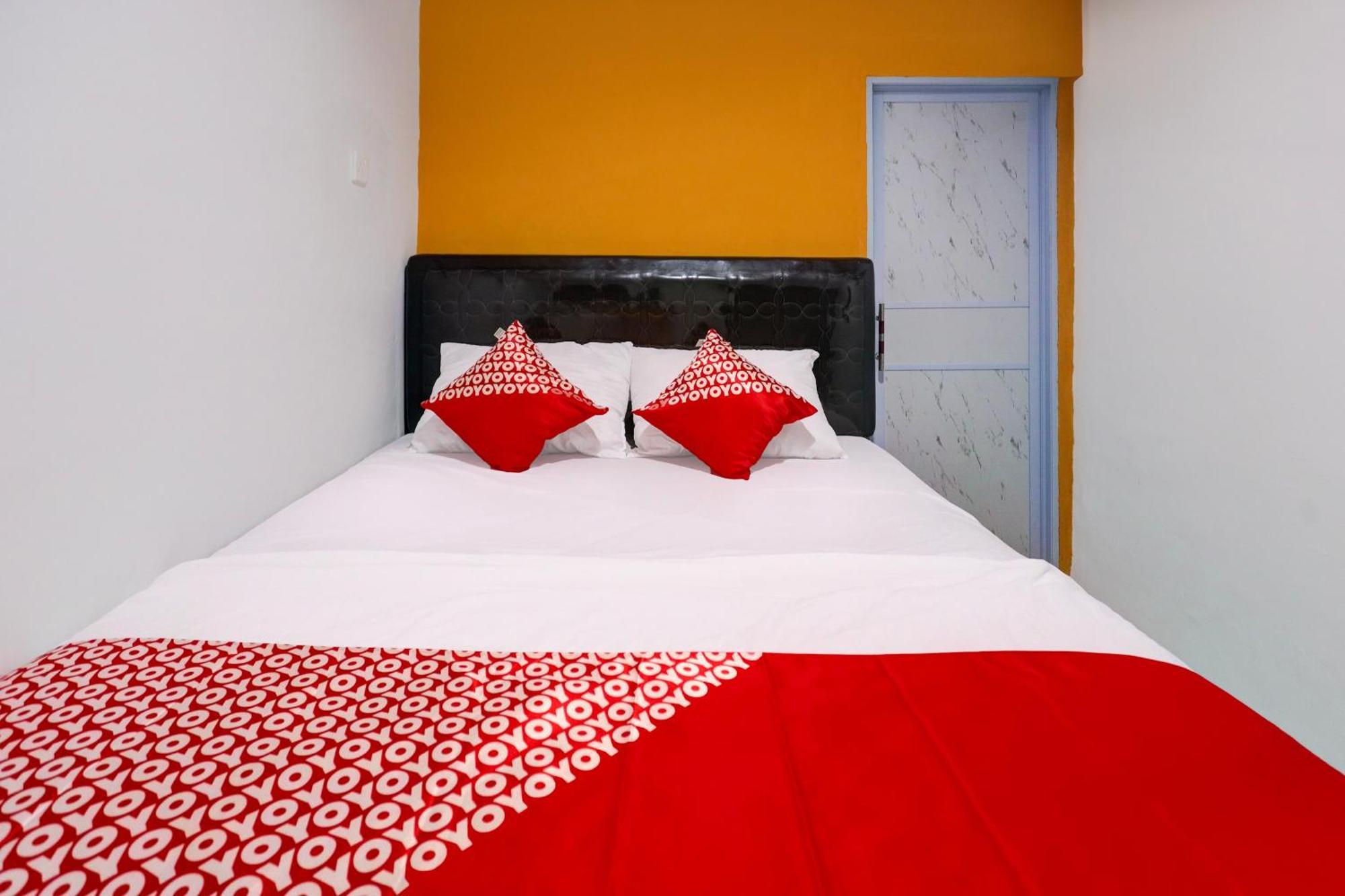 Super Oyo Capital O 93076 Batam Backpacker Guesthouse 2 Pembunuh Exterior photo