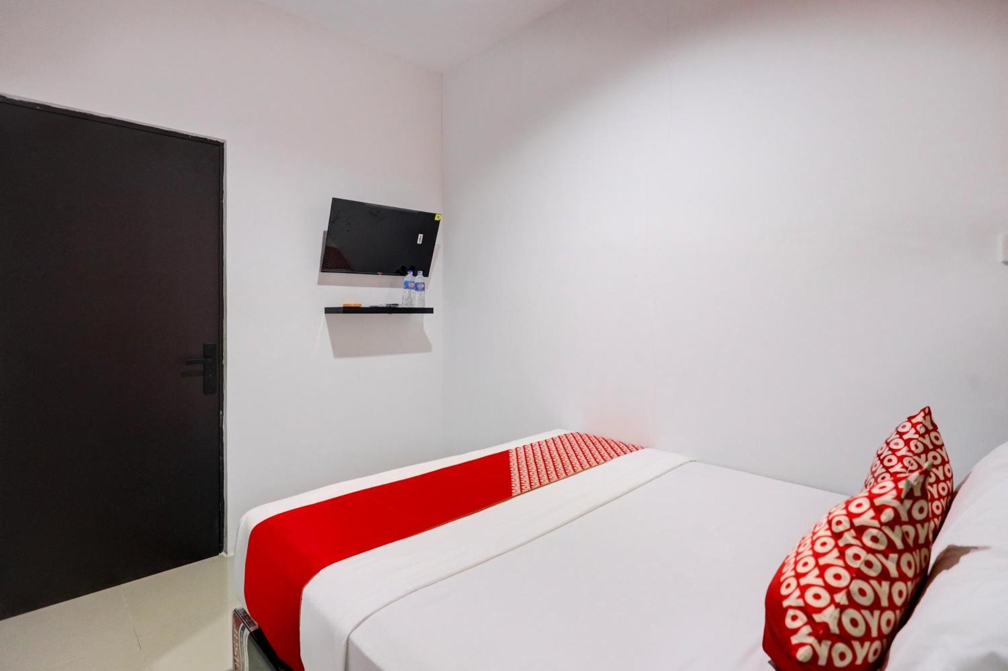 Super Oyo Capital O 93076 Batam Backpacker Guesthouse 2 Pembunuh Exterior photo
